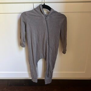 Kyte Baby- Bamboo Jersey Hooded Zippered Romper in Charcoal